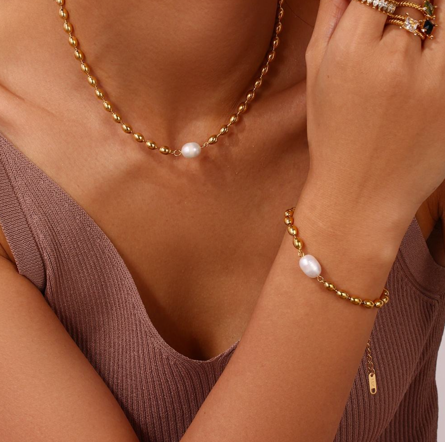 Elegant 18K Gold Pearl Charm Bracelet