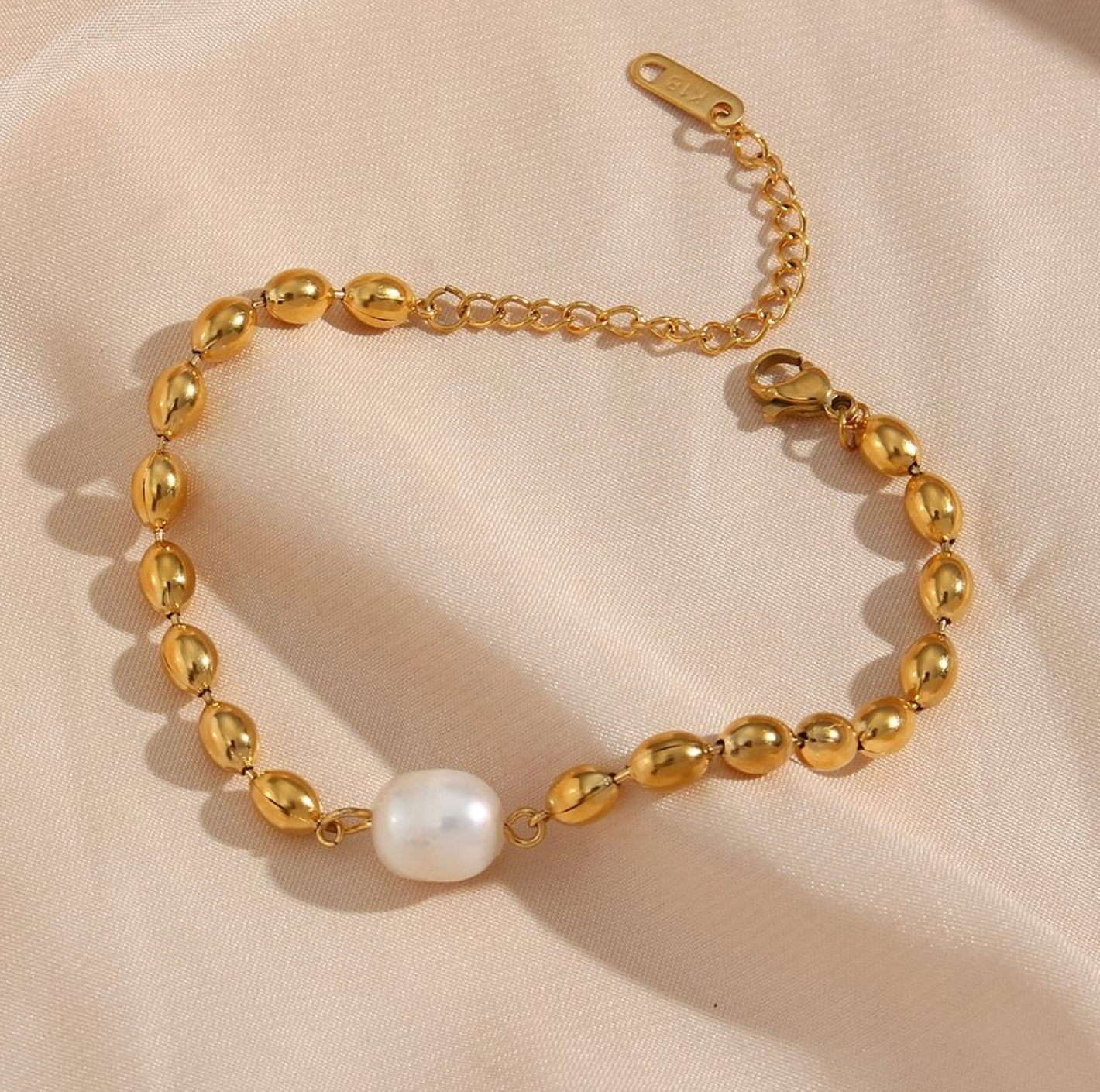 Elegant 18K Gold Pearl Charm Bracelet